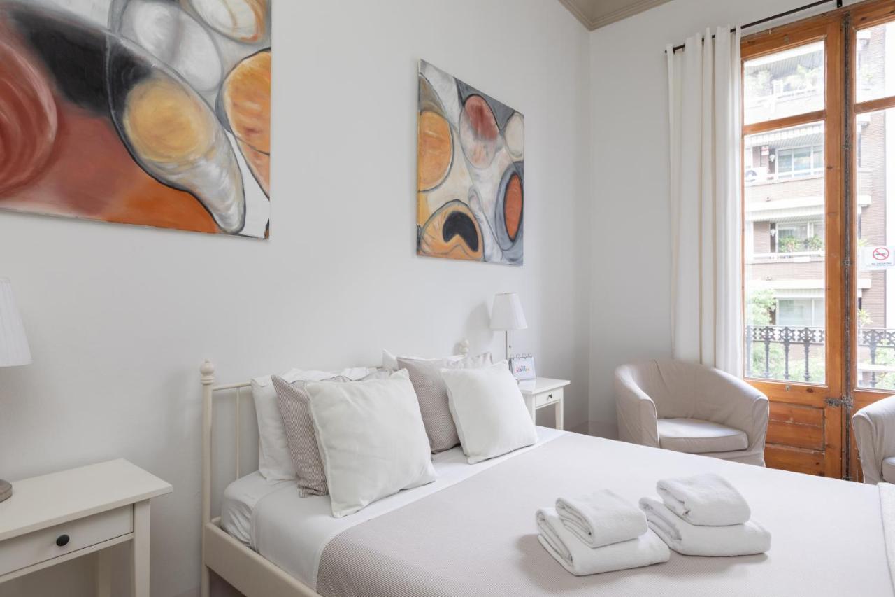 Casanova Guest House บาร์เซโลนา ภายนอก รูปภาพ